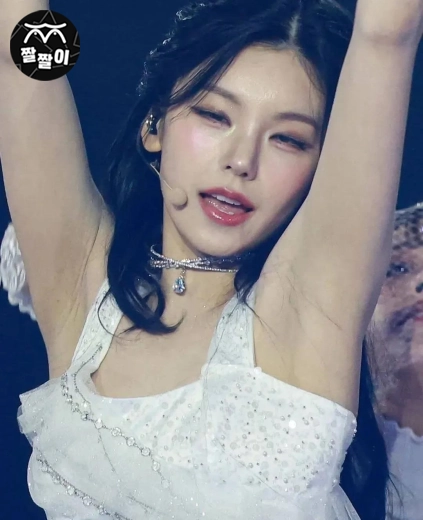 인스타그램 키자 반겨주는 잇지 예지 겨드랑이