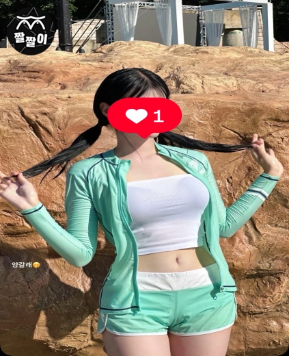 돌핀팬츠 입은 시스루룩 양갈래 청순녀
