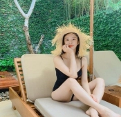배우 이주빈 비키니 선베드 발가락