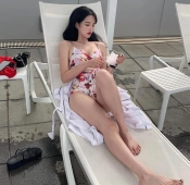 인스타 수영복 차림의 맨발 모음
