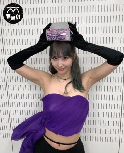 트와이스 모모 겨드랑이 배꼽  노출