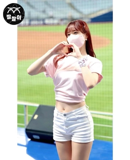 키움 히어로즈 치어리더 박혜인 하트 배꼽