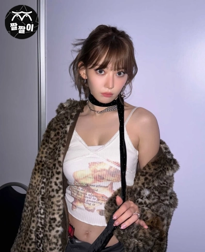르세라핌 사쿠라 ㄲㅈ 배꼽 노출
