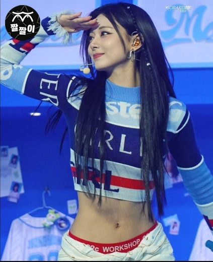 트와이스 쯔위 섹시댄스! 배꼽 노출!
