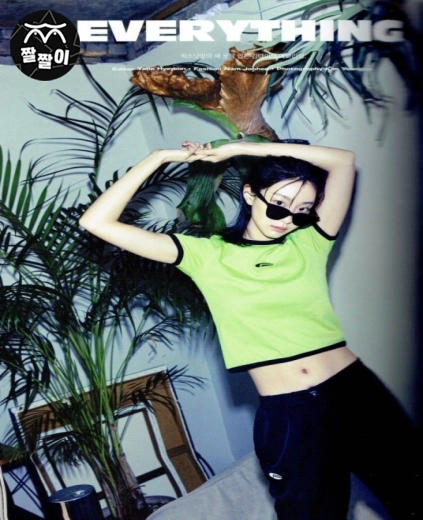 힙한 느낌의 김다미 배꼽노출