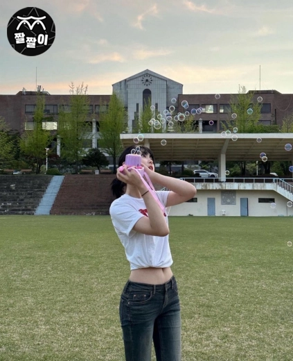 여친룩 정석 흰티 청바지 야꼽