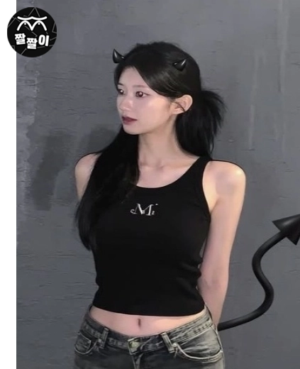 군살1도없는 슬랜더 몸매