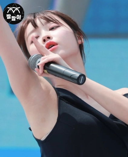 오마이골 유아 브라+겨드랑이 노출 클로즈업