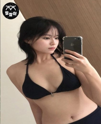 여친룩의 정석 흰티