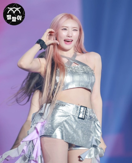 베이비몬스터 라미 진짜로 배꼽피어싱 뚫음