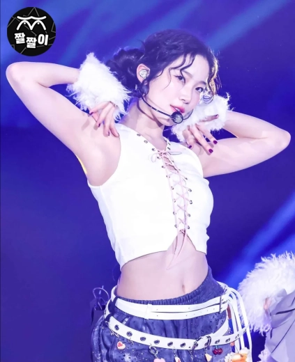 르세라핌 카즈하 겨신감 고화질