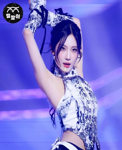 에스파 닝닝 겨로즈업