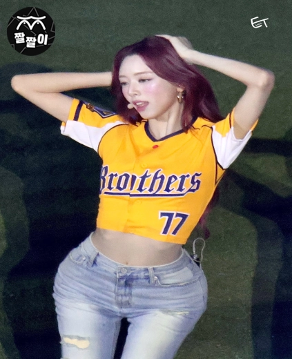 있지 유나 대만 야구장 기괴한 골반핏