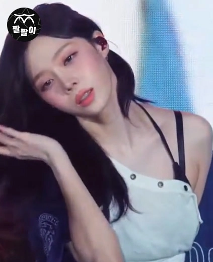 윈터 홍대 행사 뽀얀 슬랜더 몸매