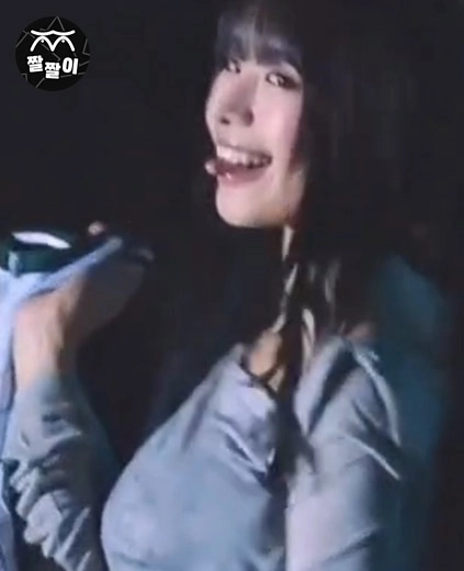 나띠 혀 내밀고 농염한 안무