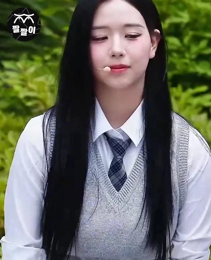 묵직한 김채연 교복 핏