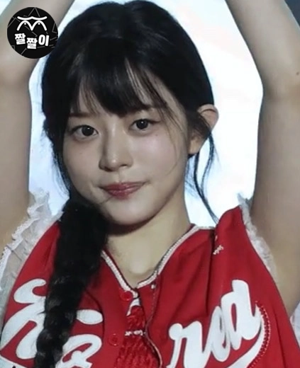 새하얀 아일릿 민주 겨드랑이