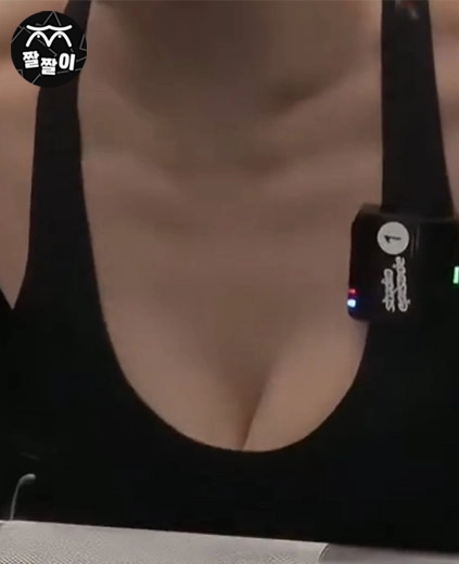 전소미 푸쉬업 미드 노출