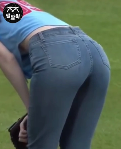 오마이걸 아린 청바지 뒤태