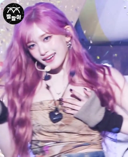 이서 어딜 만지는거야.. ㄷ