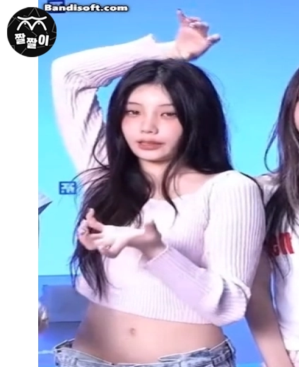 아일릿 원희 귀여운 복근