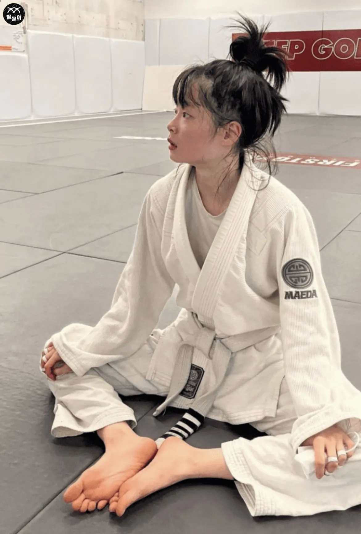 주짓수 하다 쉬면서 셀카 발바닥 노출