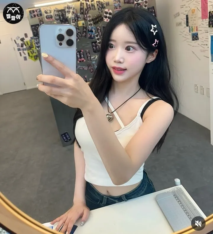 뽀얀 하얀피부에 청반바지