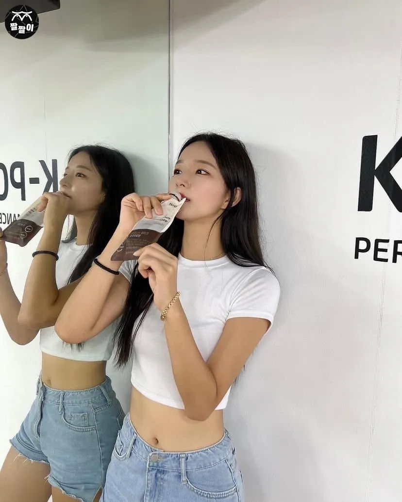 kt wiz 치어리더 김진아 배꼽 셀카