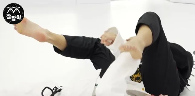 주짓수 하는 배우 설인아 발바닥