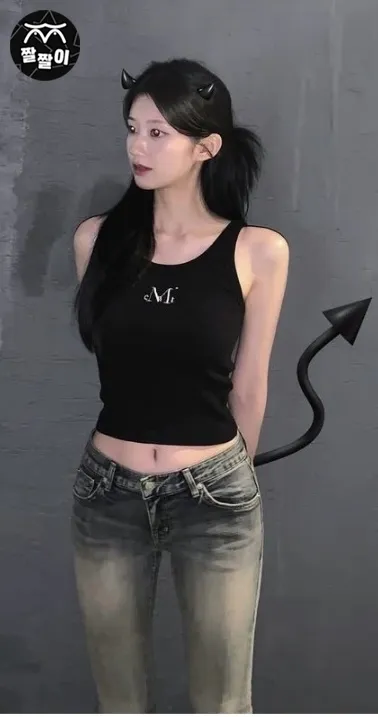 군살1도없는 슬랜더 몸매