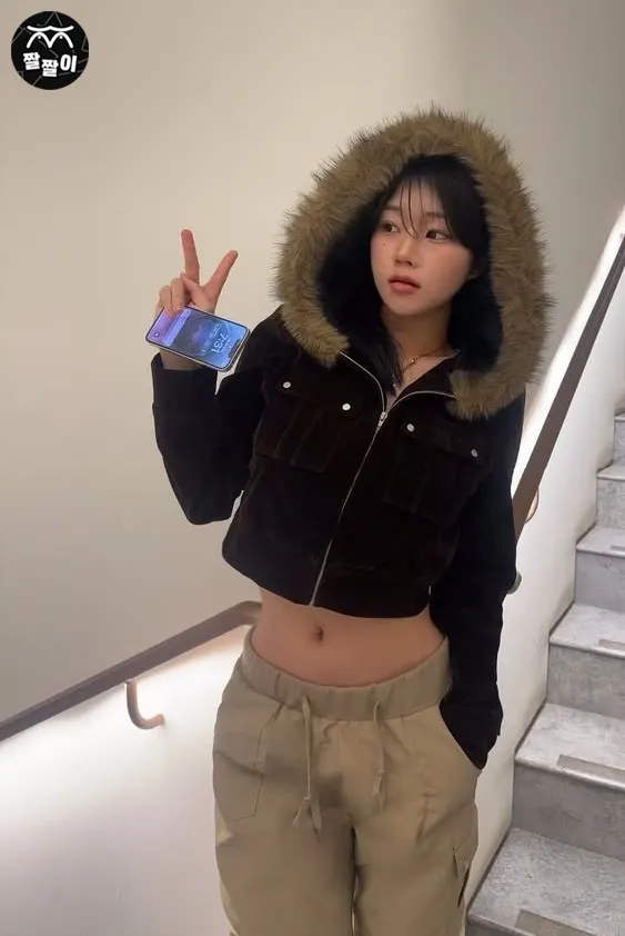 김사랑 닮은꼴 허리노출