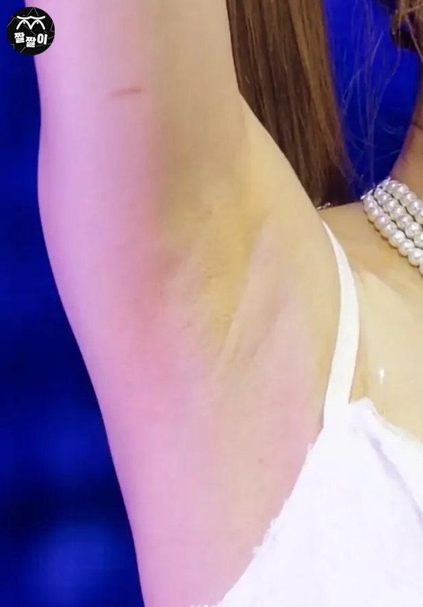 손하트 만들어 주는 우아 나나 확대겨