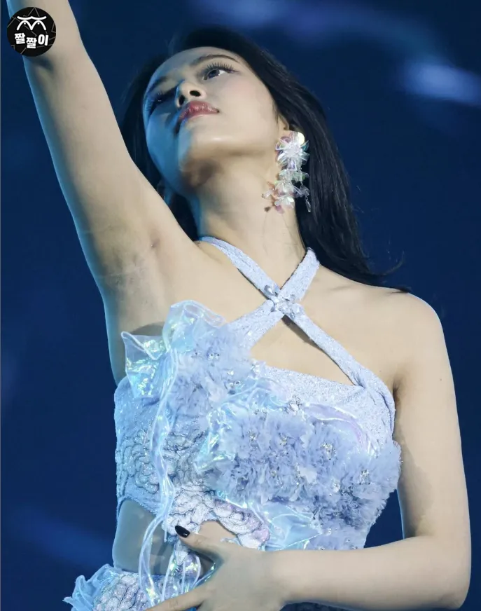 3단 겨로즈업으로 보는 아이브 유진 착색겨