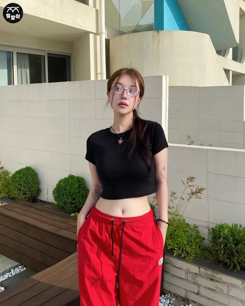 꾸안꾸 크롭탑