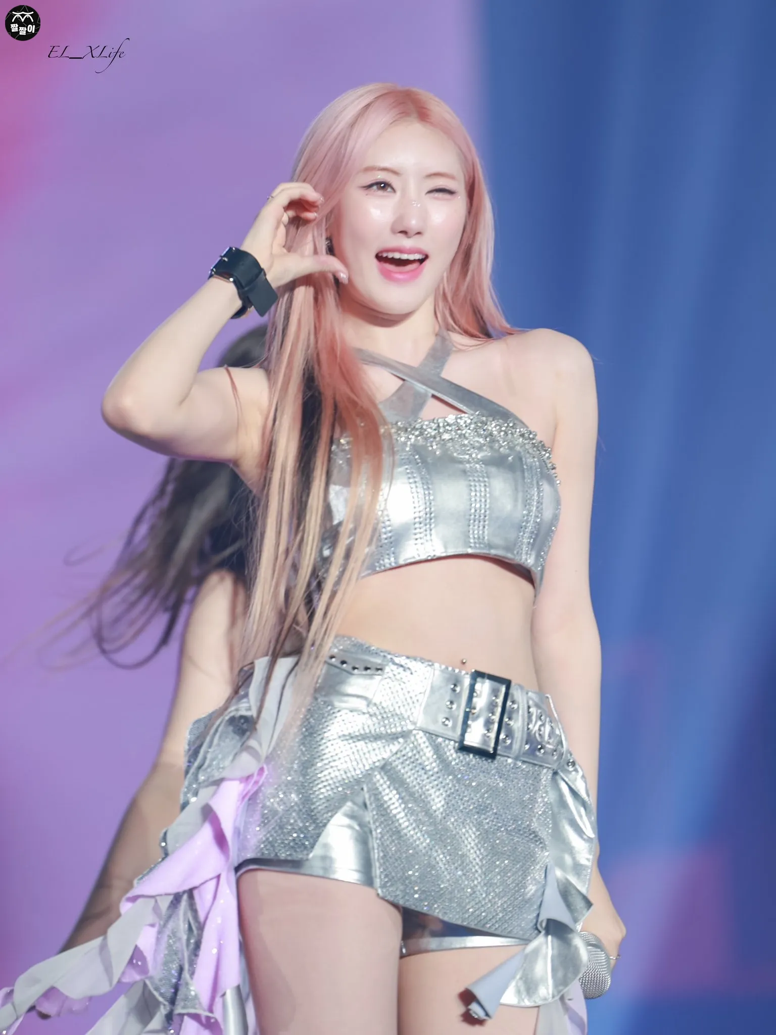 베이비몬스터 라미 진짜로 배꼽피어싱 뚫음
