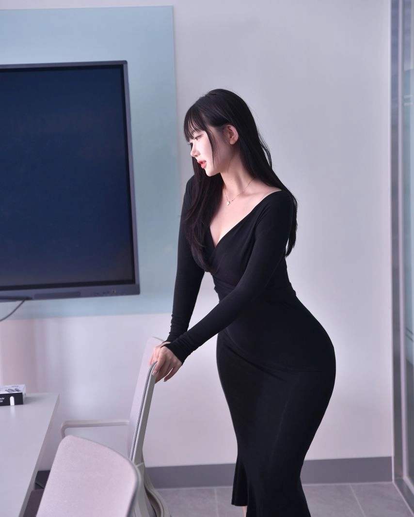 신나린 미시룩 입고 화보