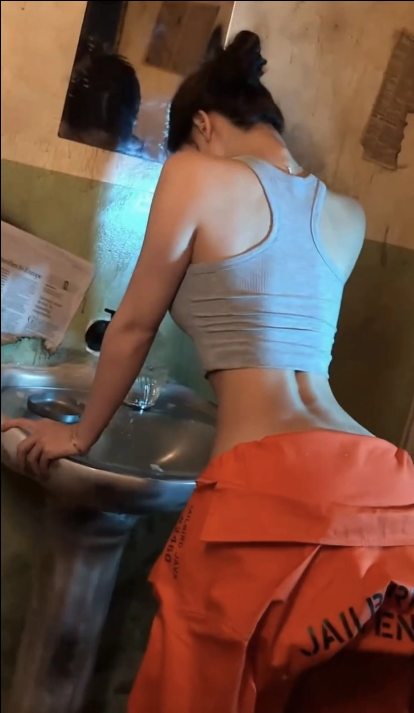 비현실적 절구통 몸매