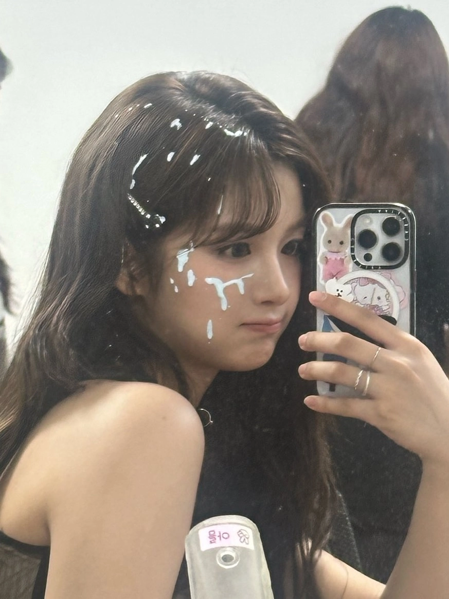 설윤 오묘한 셀카