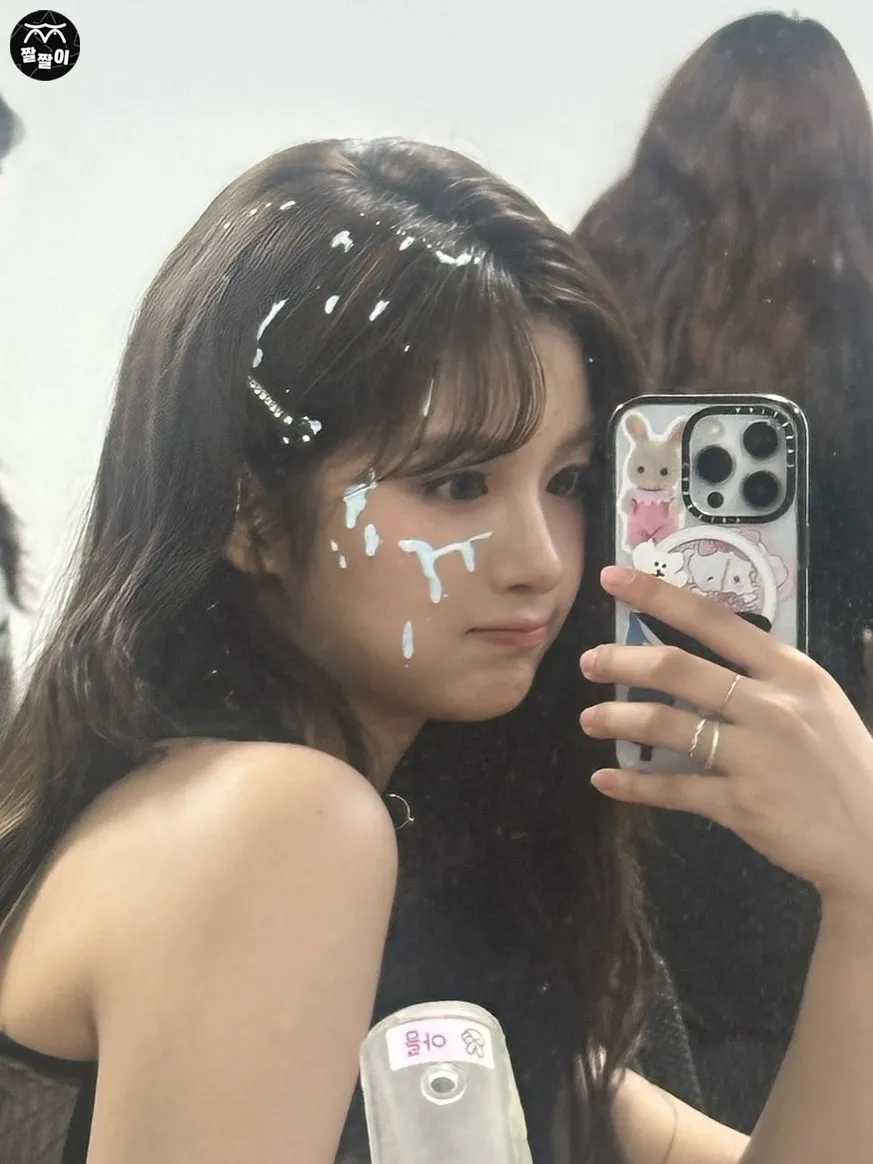 설윤 오묘한 셀카