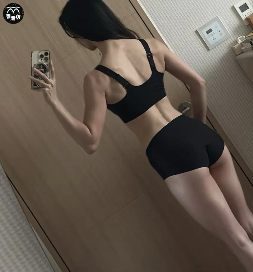 18살 아들 있는 84년생 유뷰녀의 몸매.jpg