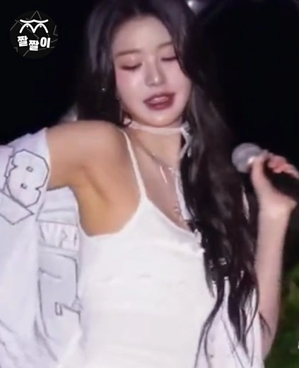 대학 행사 뛰는 장원영 물오른 색기