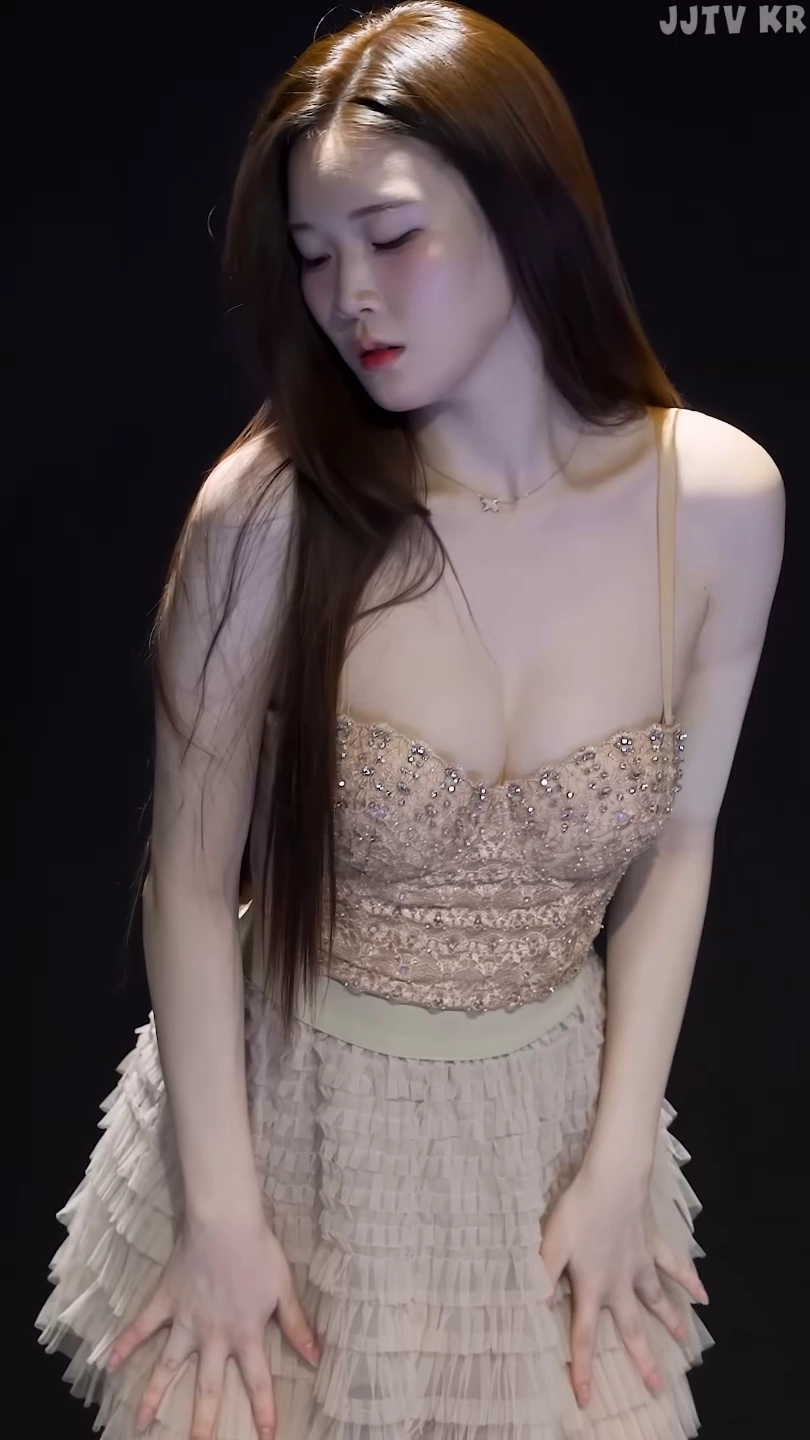 걸크러쉬 하윤 헐렁한 틈 윗슴