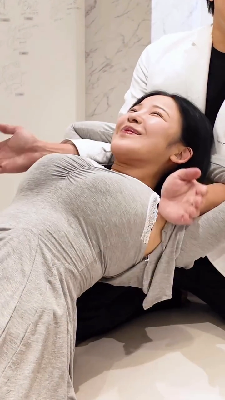 도수치료 받는 스시녀