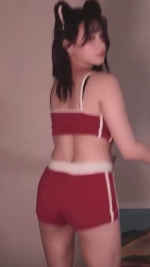 기립근 어필하는 명아츄