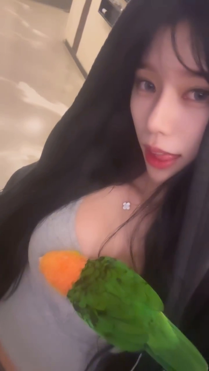 최솜이 앵무새랑 뭐하는거야!?