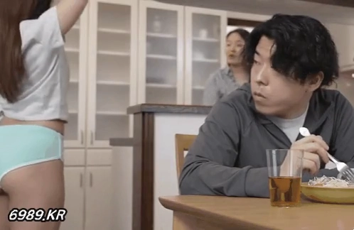 돌핀팬츠를 본 남자의 본능.gif